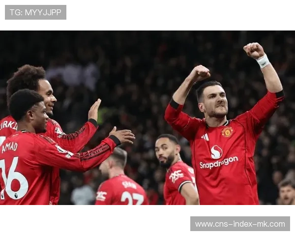 曼联门前头球抢点频频出现威胁